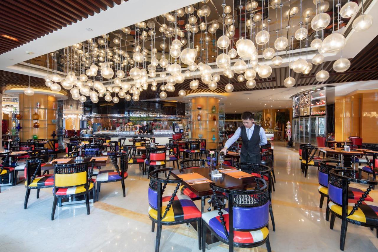 Wyndham Grand Plaza Royale Colorful Yunnan Hotel Kunming Exterior photo