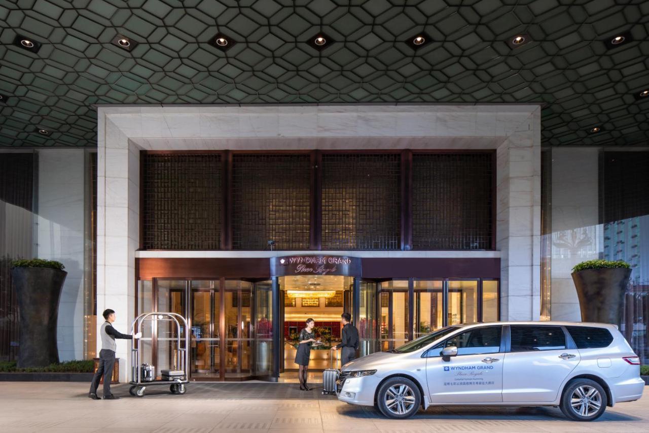 Wyndham Grand Plaza Royale Colorful Yunnan Hotel Kunming Exterior photo