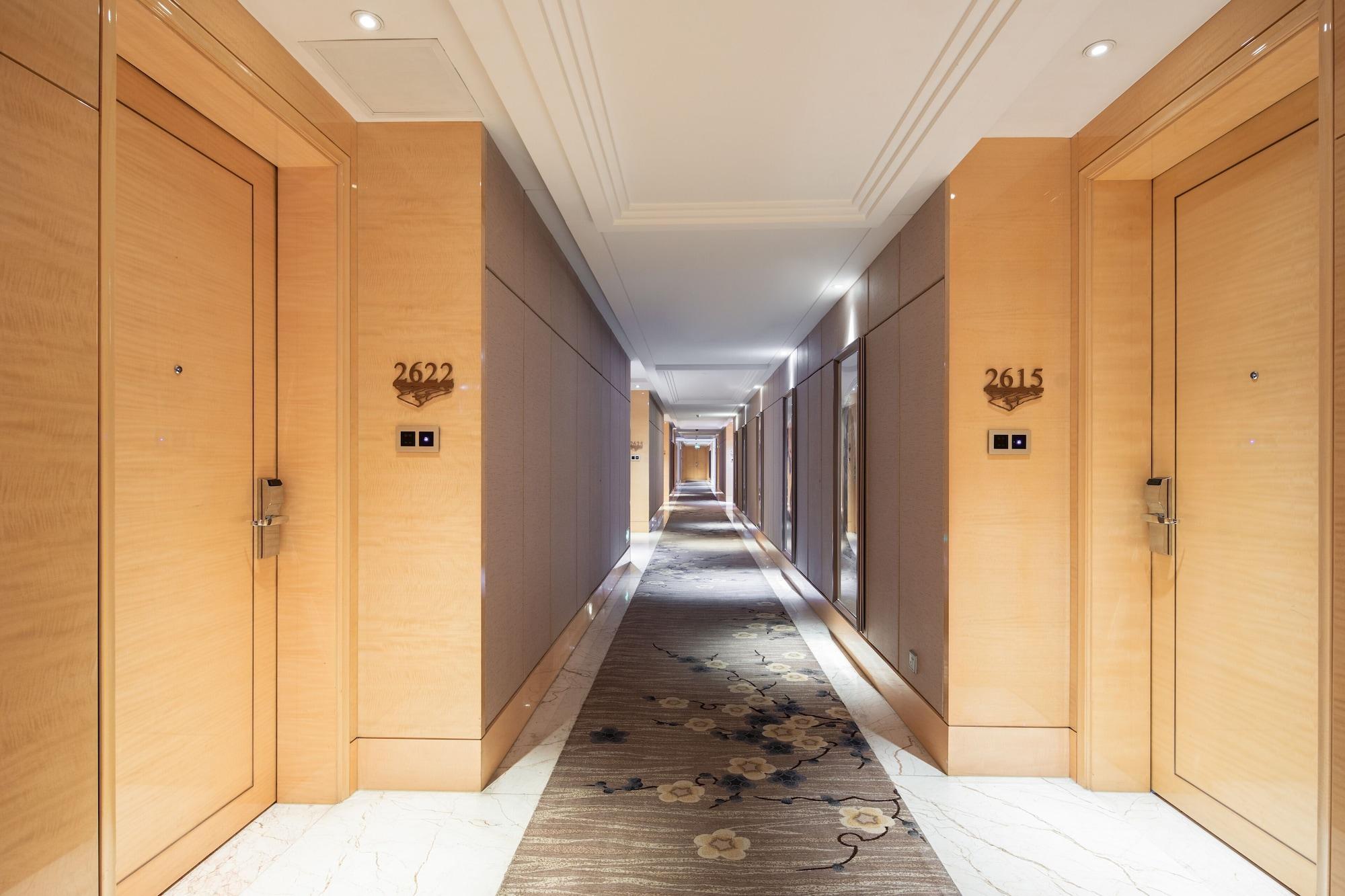 Wyndham Grand Plaza Royale Colorful Yunnan Hotel Kunming Exterior photo