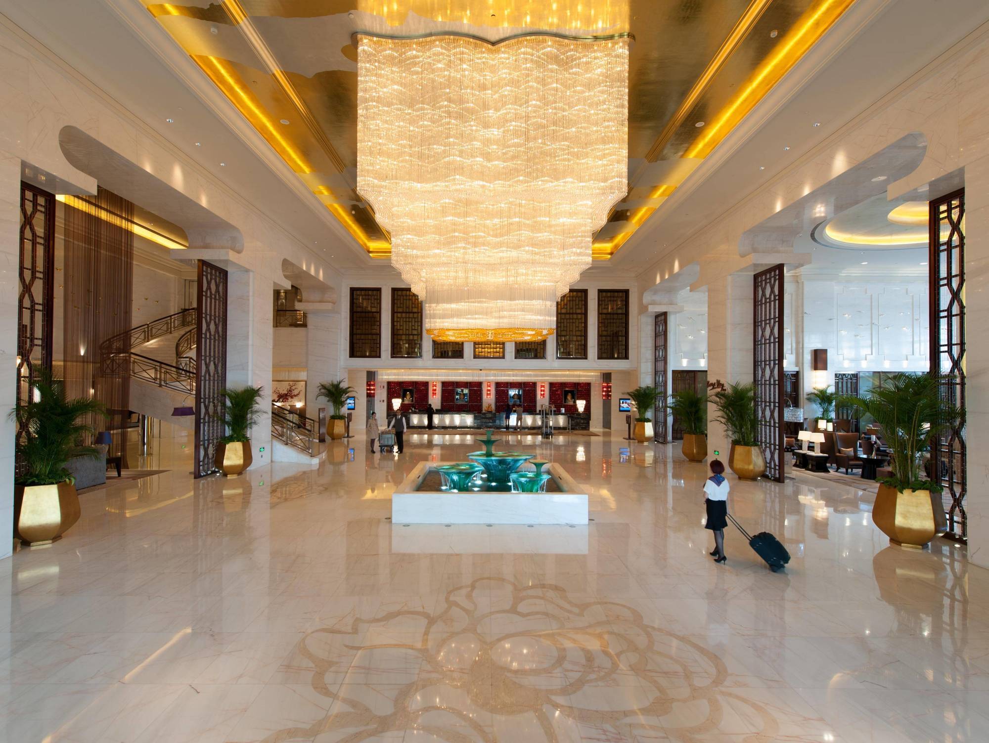 Wyndham Grand Plaza Royale Colorful Yunnan Hotel Kunming Exterior photo
